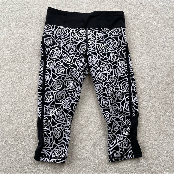 Lululemon real quick crop full on luxtreme posey 6 black white - Picture 8 of 15